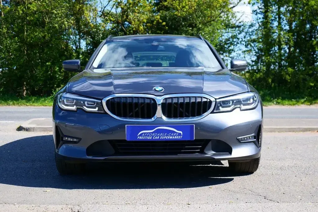 Używany BMW 320 Comfort Edition 184 KM (135 kW) 2021 Szary Kombi