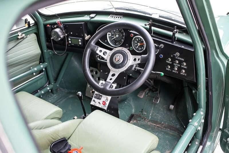 Used Austin Mini 72 HP (52 kW) 1963 Green