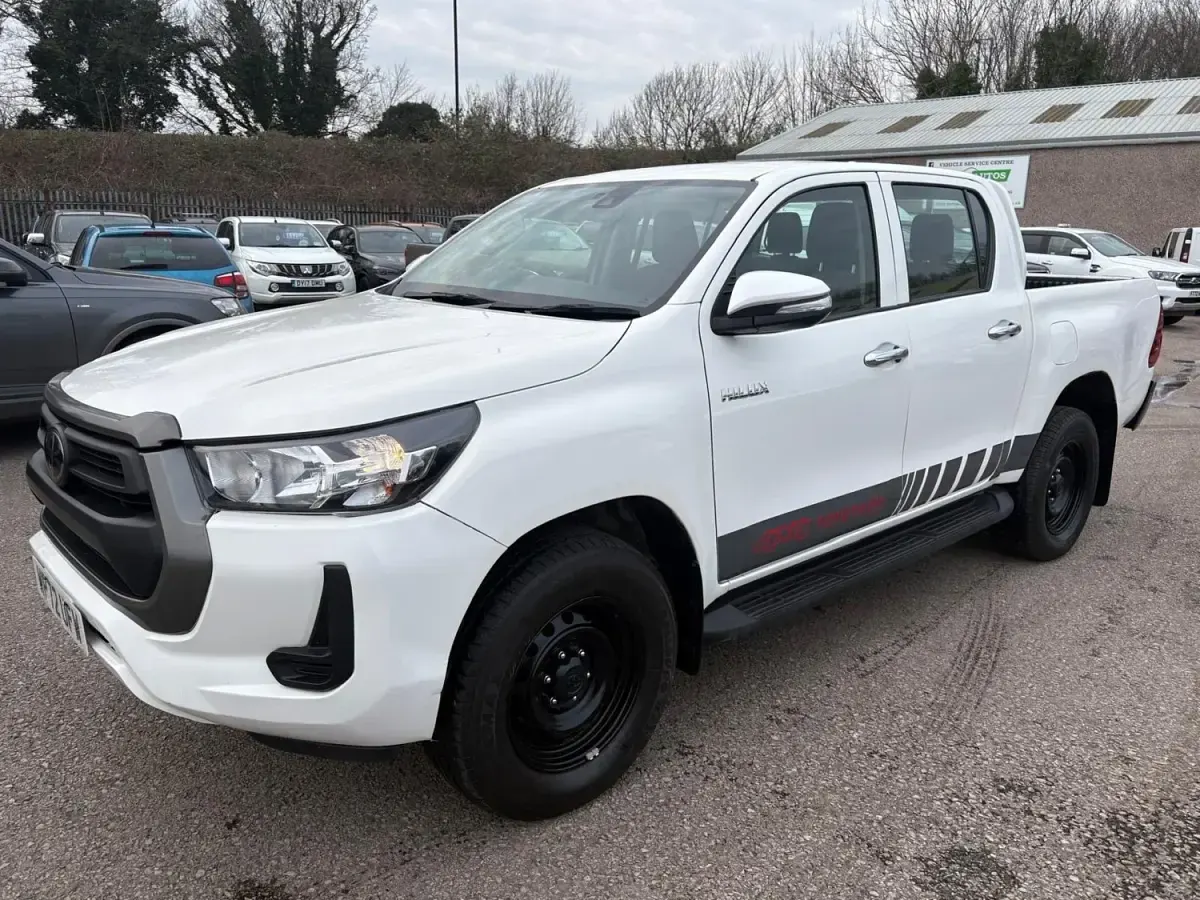 Usado Toyota HiLux Active 150 HP (110 kW) 2023 Branco Pickup