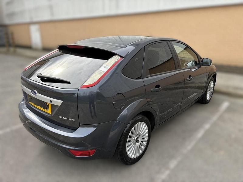 Used Ford Focus Titanium 99 HP (72 kW) 2010 Grey Hatchback