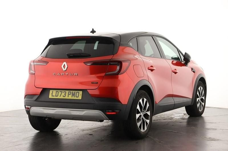 Used Renault Captur Evolution 143 HP (105 kW) 2023 Red/black SUV