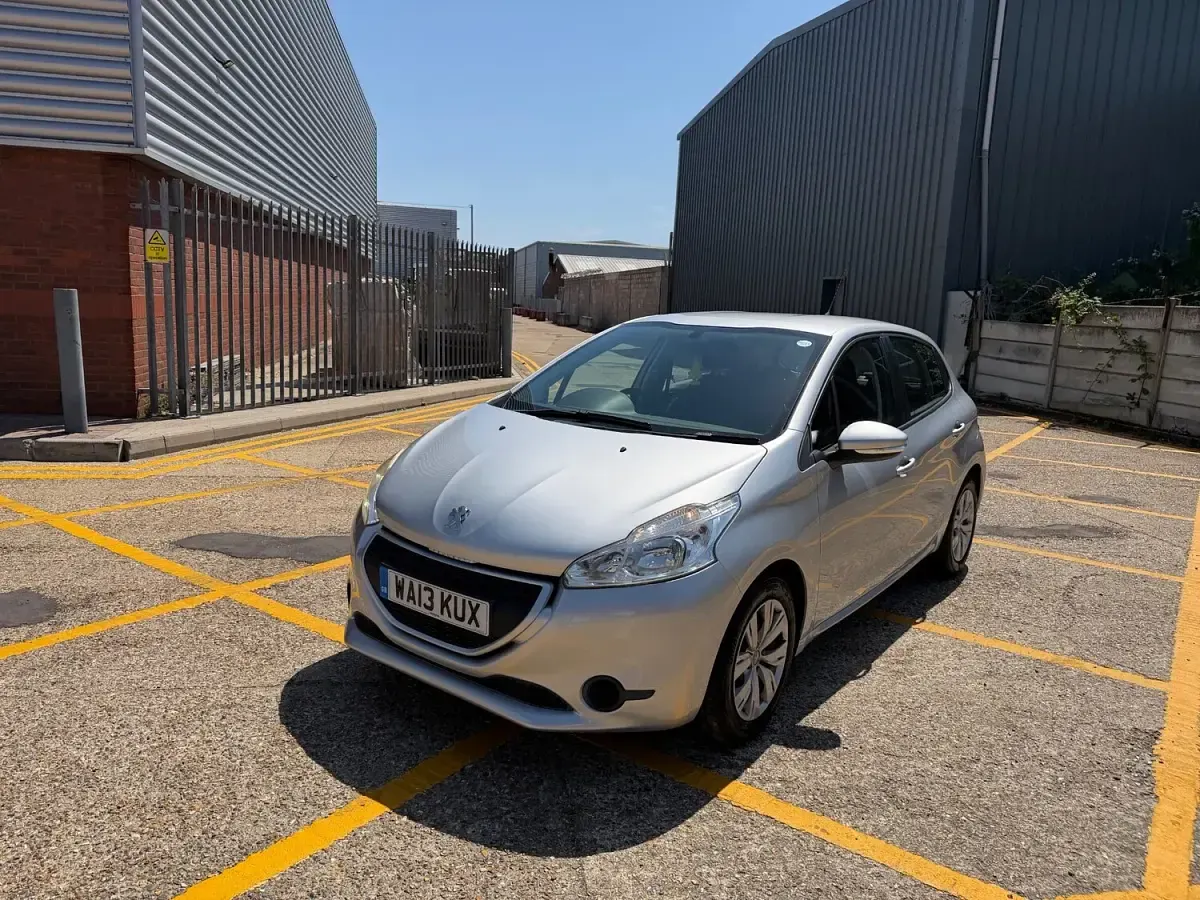 Used Peugeot 208 Access 82 HP (60 kW) 2013 Silver Hatchback