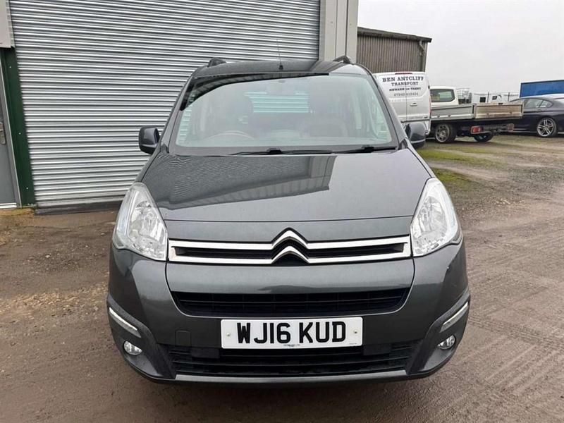 Used Citroën Berlingo Feel 100 HP (73 kW) 2016 Grey MPV