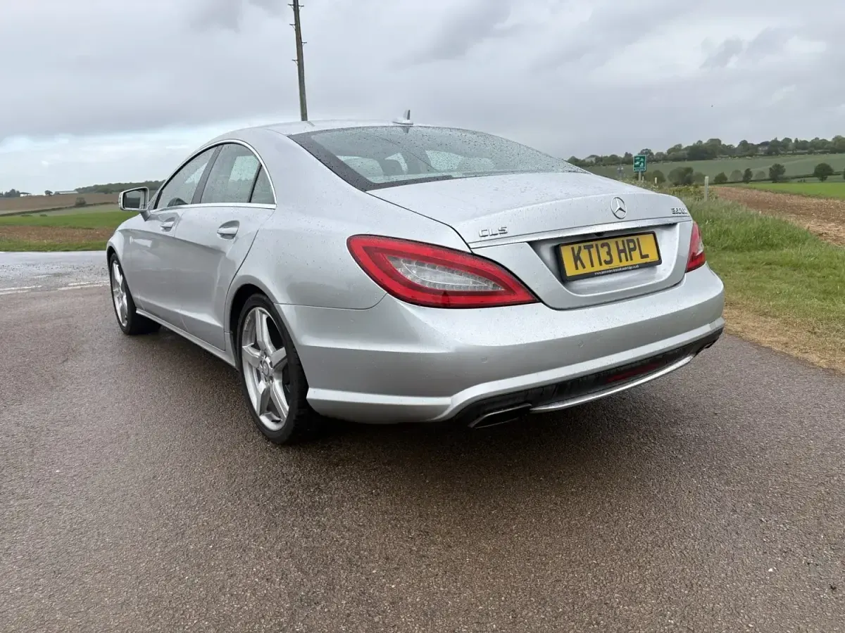 Käytetty Mercedes CLS350 AMG 2013 Hopea Sedan