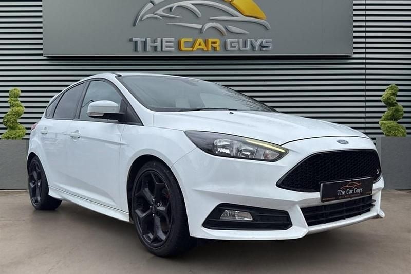 Used Ford Focus ST 185 HP (136 kW) 2017 White Hatchback