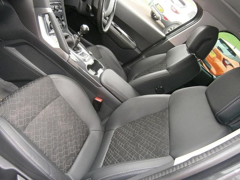 Begagnad Peugeot 3008 Allure 2016 Grå Halvkombi