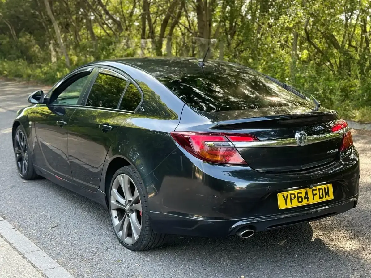 Used Vauxhall Insignia SRi 138 HP (101 kW) 2014 Black Hatchback