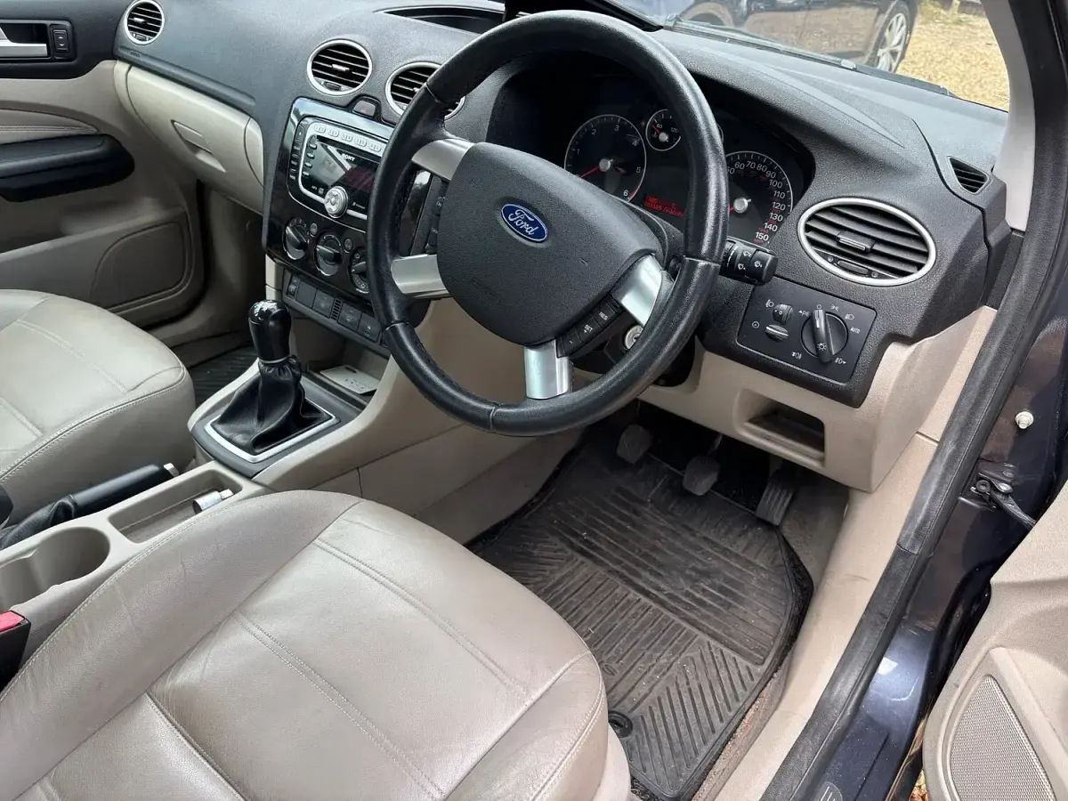 Used Ford Focus Ghia 116 HP (85 kW) 2007 Grey Sedan