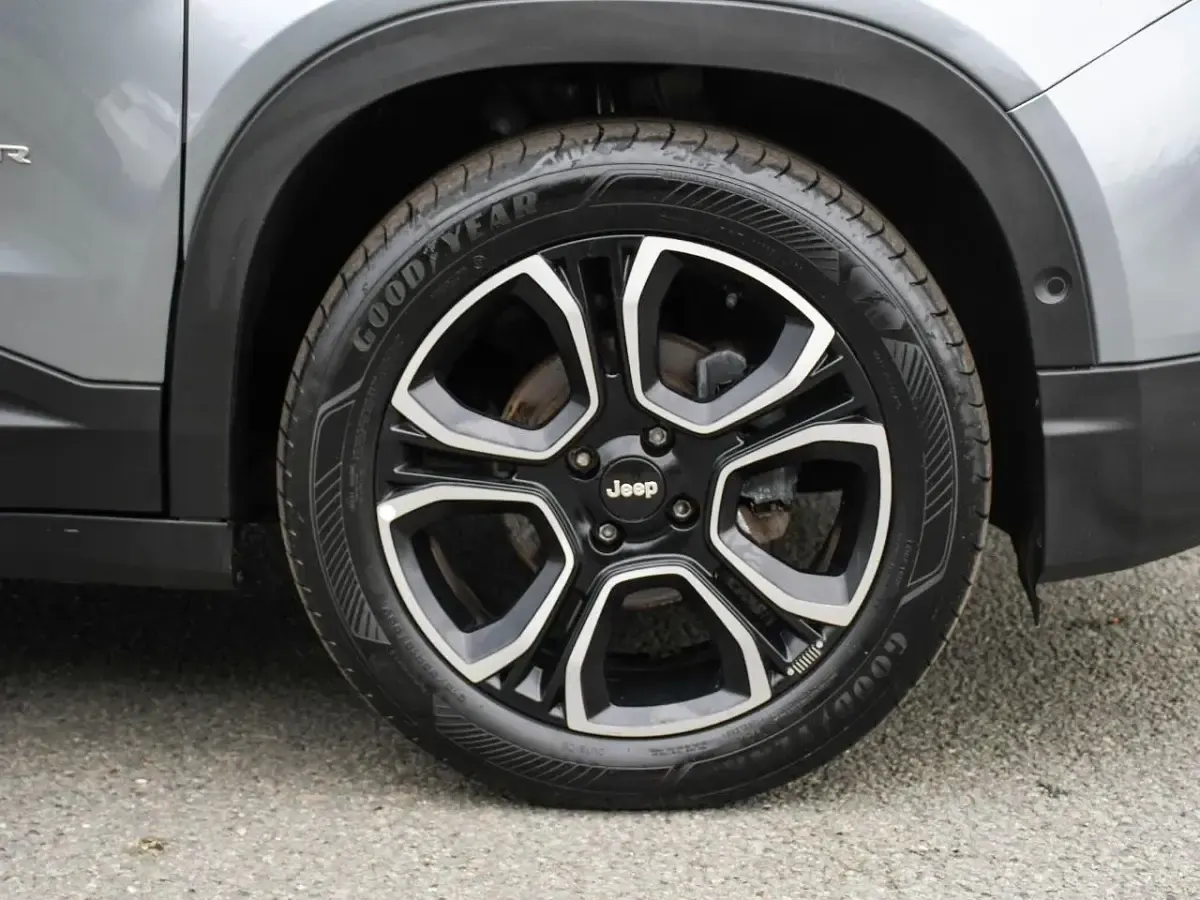 Used Jeep Avenger Summit 100 HP (73 kW) 2025 Grey SUV