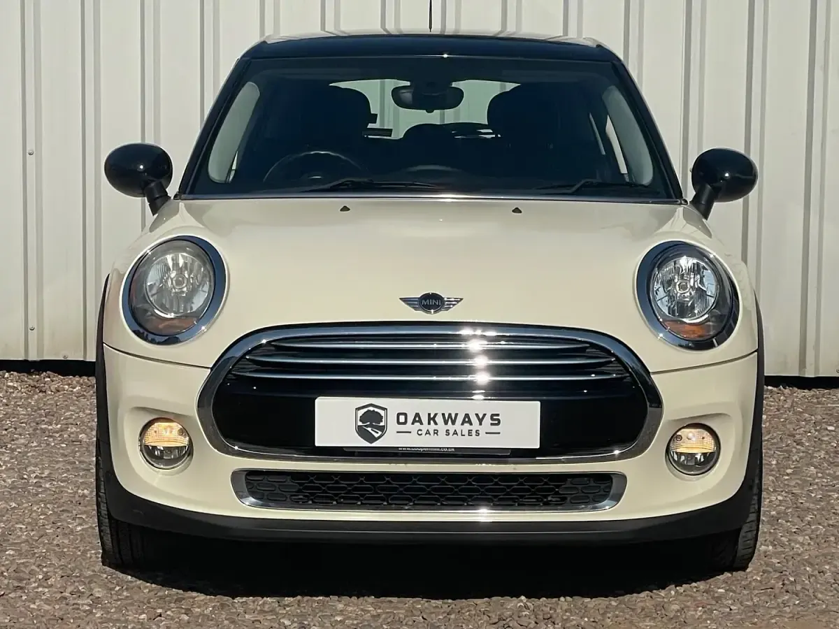 Used Mini Cooper Hatch 134 HP (98 kW) 2016 White Hatchback