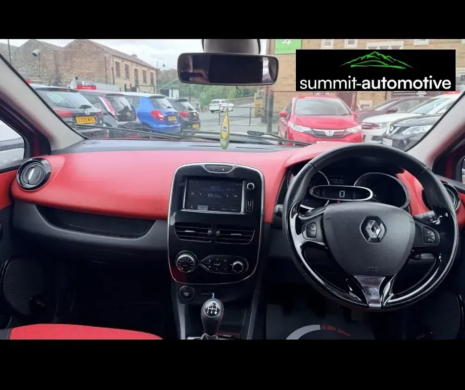 Used Renault Clio Dynamique 90 HP (66 kW) 2013 Red Hatchback