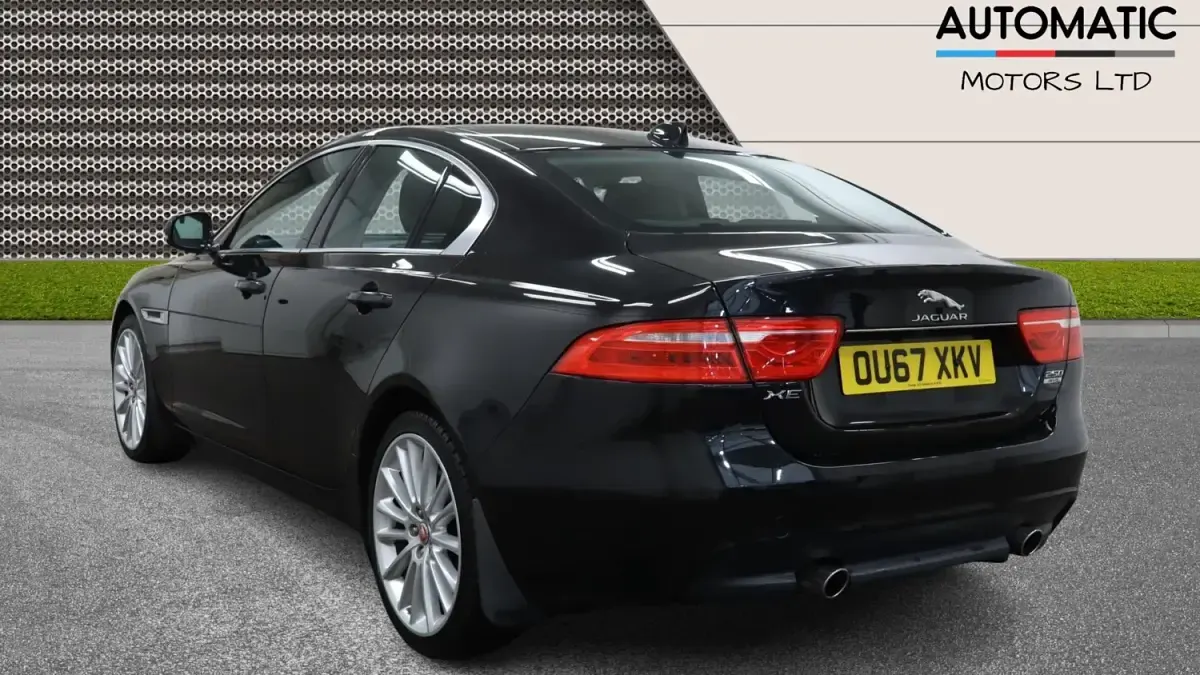 Usado Jaguar XE Portfolio 240 HP (176 kW) 2017 Preto Sedan