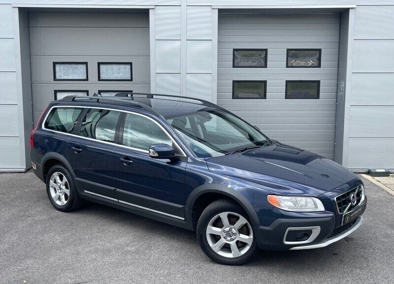 Blue Used 2011 Volvo XC70 SE SUV | £3,750 (Fair price) - Image 1/4