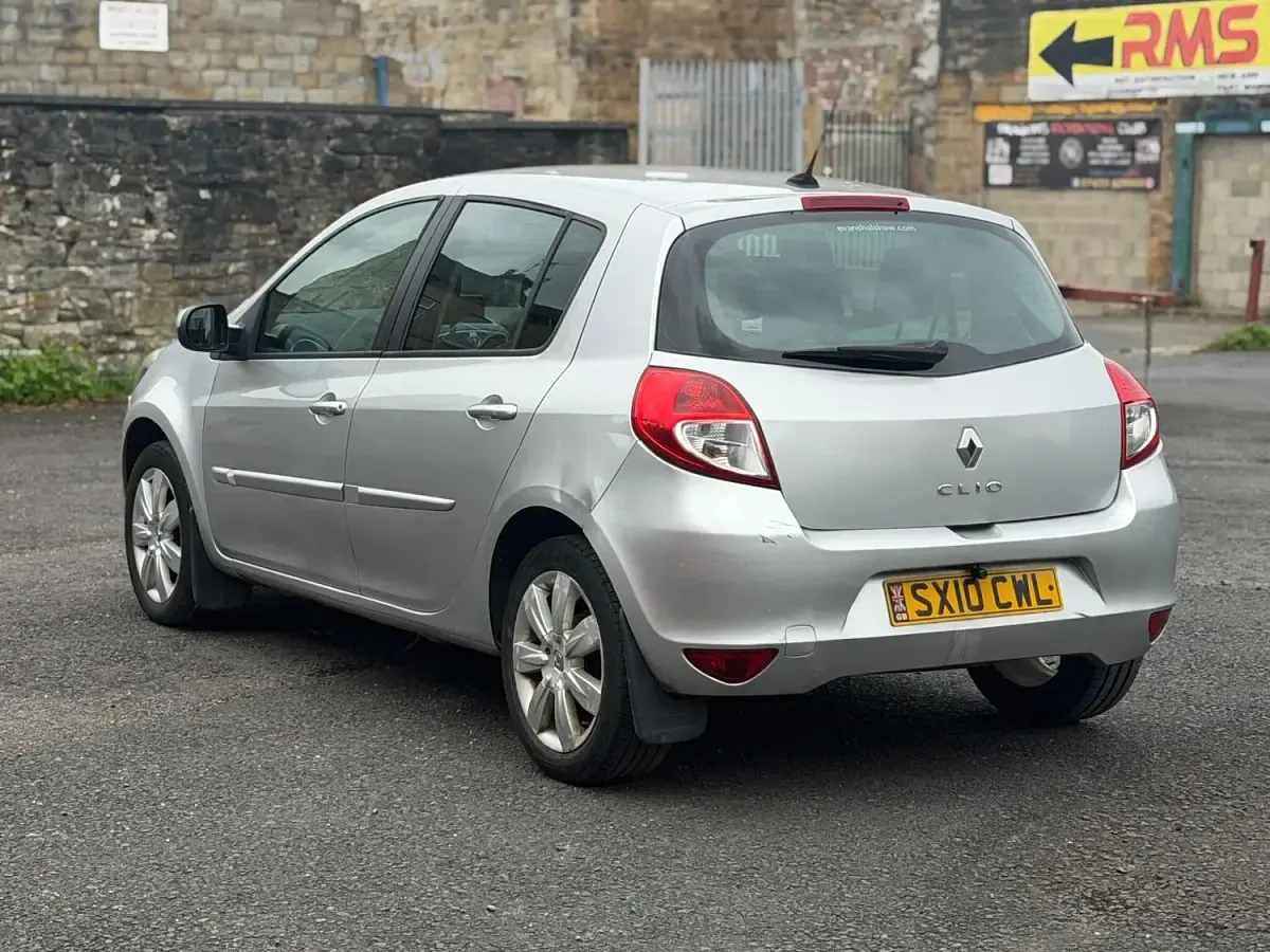 Used Renault Clio Privilege 2010 Silver Hatchback