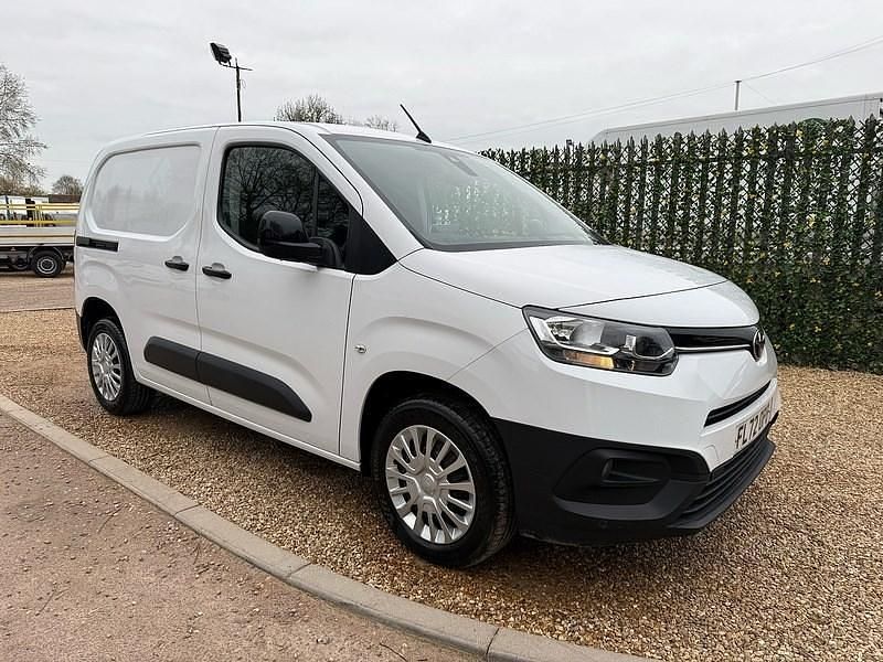 Used Toyota Proace 120 HP (88 kW) 2022 White MPV