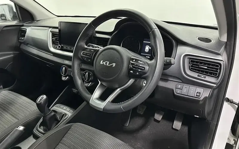 Used Kia Stonic 101 HP (74 kW) 2022 White SUV