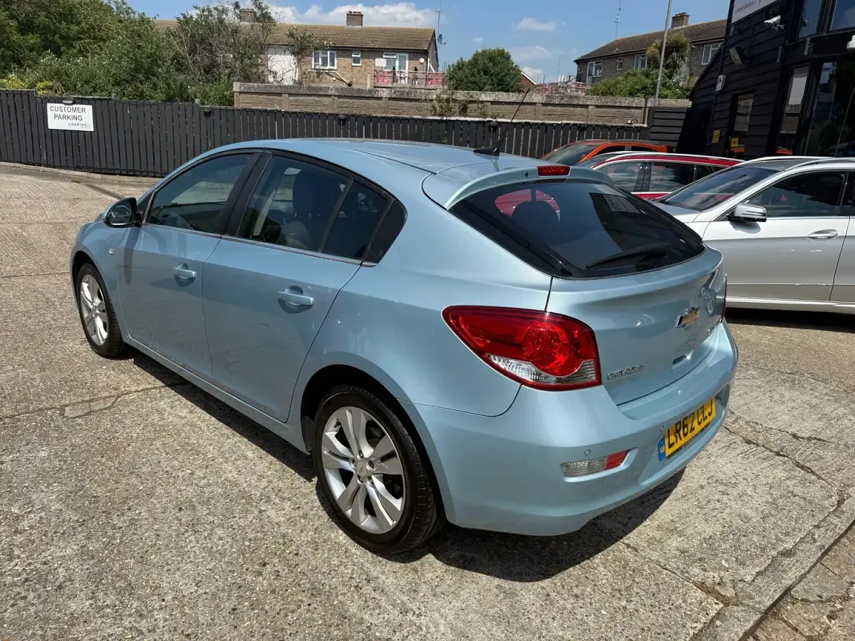 Used Chevrolet Cruze LTZ 141 HP (103 kW) 2012 Blue Hatchback