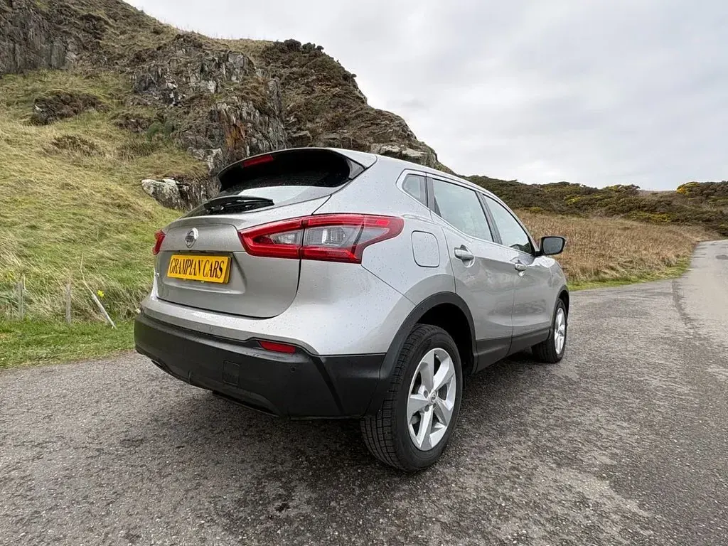 Used Nissan Qashqai Acenta Premium 140 HP (102 kW) 2019 Silver SUV