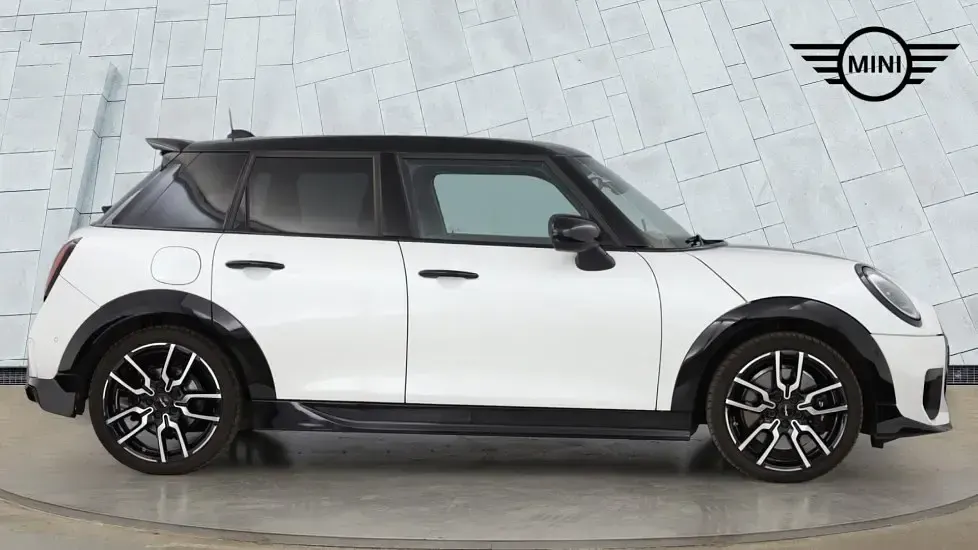 Used Mini Cooper Hatch 154 HP (113 kW) 2024 White Hatchback