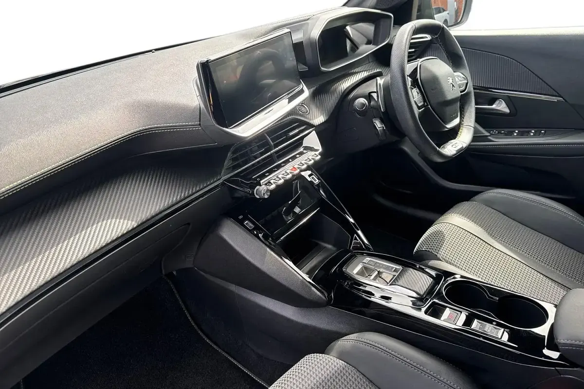 Usado Peugeot 208 GT 129 HP (94 kW) 2022 Preto Citadino