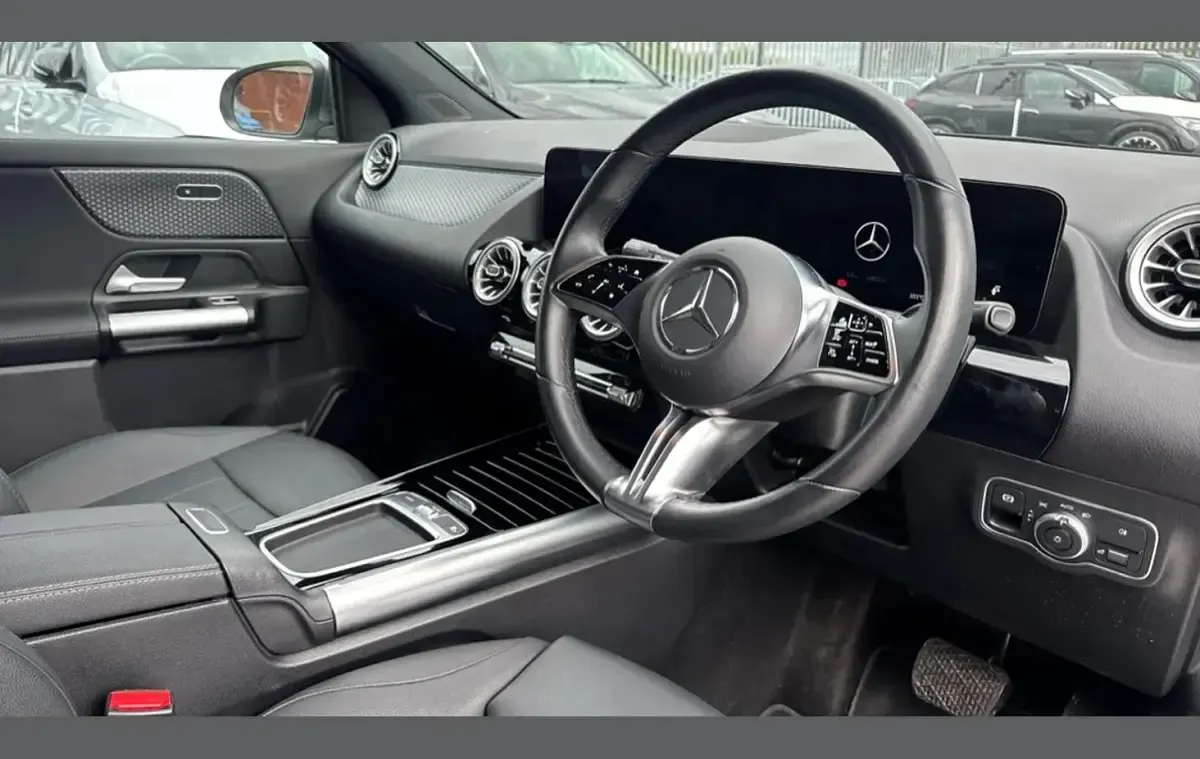 Usado Mercedes EQA250+ Executive 139 kW (190 HP) 2025 Cinzento SUV