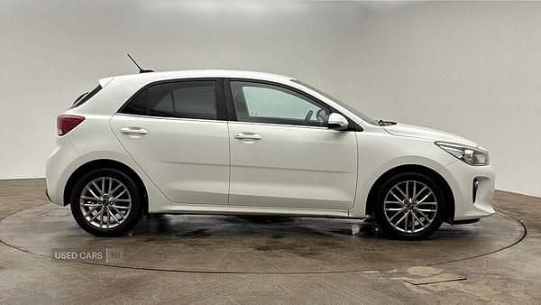 Used Kia Rio 99 HP (72 kW) 2017 White Hatchback