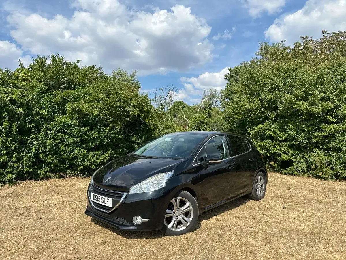 Used Peugeot 208 Allure 90 HP (66 kW) 2015 Black Hatchback