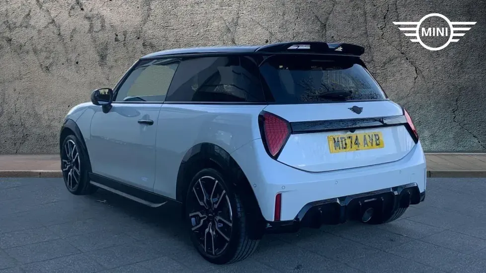 Used Mini John Cooper Works Hatch 228 HP (167 kW) 2024 White Hatchback