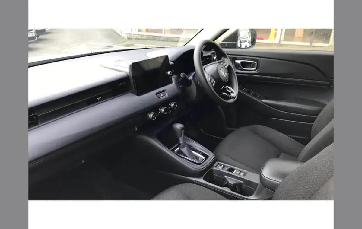 Used Honda HR-V Elegance 131 HP (96 kW) 2023 Beige SUV