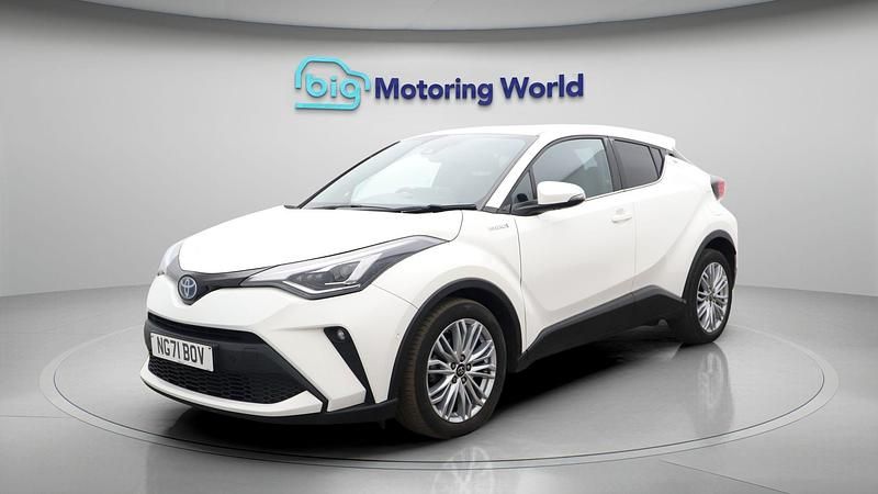 Used Toyota C-HR 122 HP (89 kW) 2021 White SUV