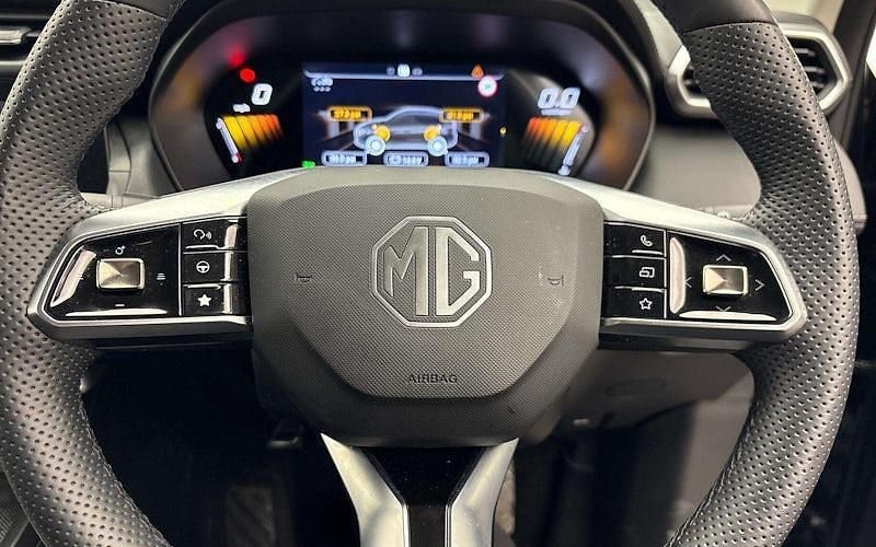 Used MG ZS Trophy 196 HP (144 kW) 2024 Metallic  black pearl Hatchback