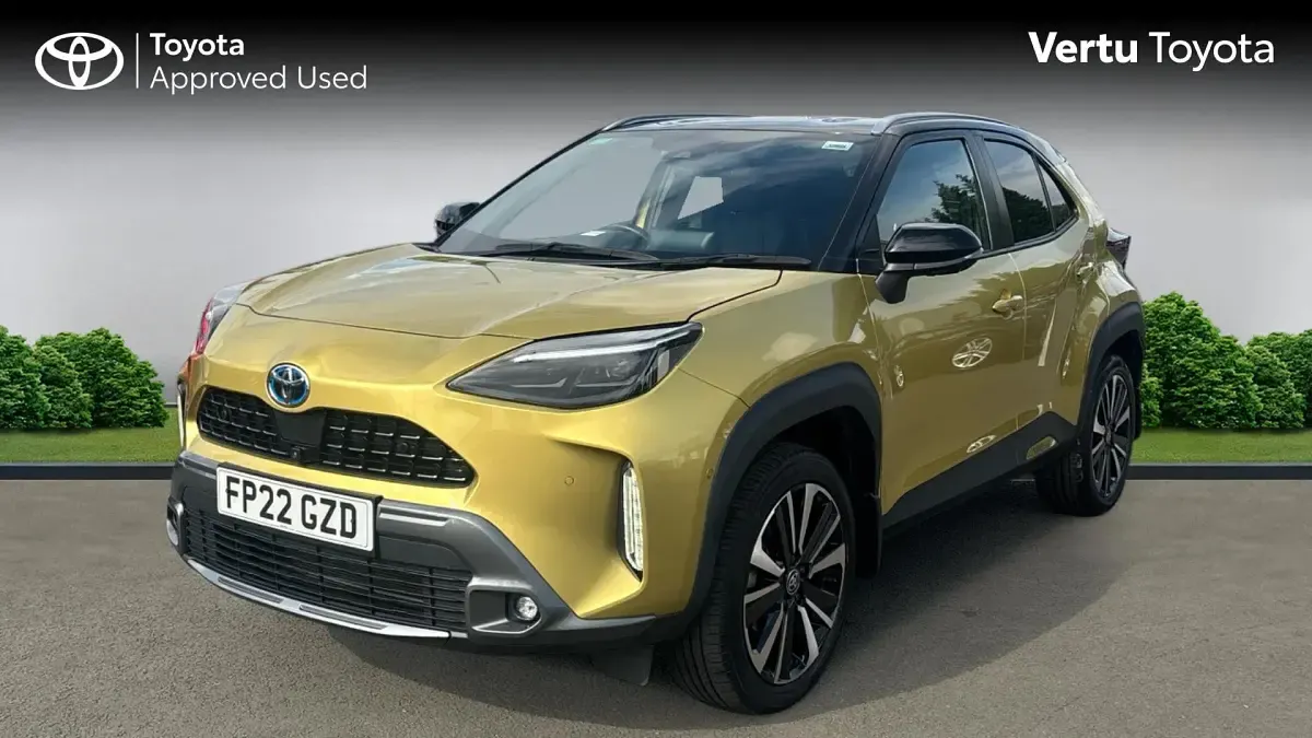 Used Toyota Yaris Hybrid Edition 116 HP (85 kW) 2022 Yellow Estate