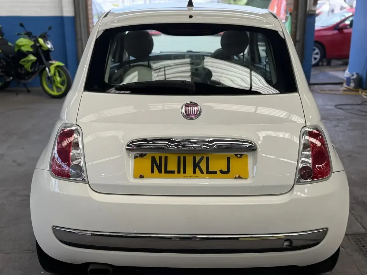 Used Fiat 500 Lounge 69 HP (50 kW) 2011 White Hatchback