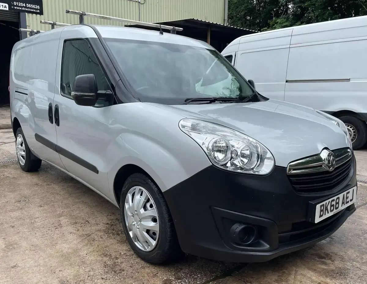 Used Vauxhall Combo 105 HP (77 kW) 2018 Silver MPV