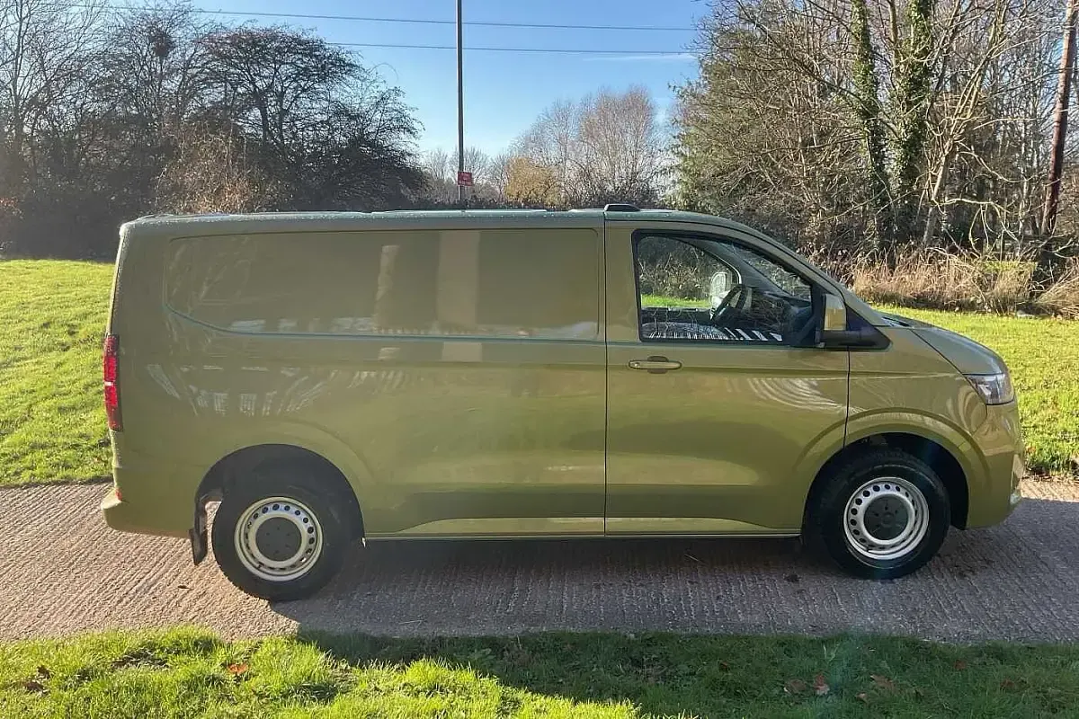 Used VW T7 100 kW (136 HP) 2025 Green Van