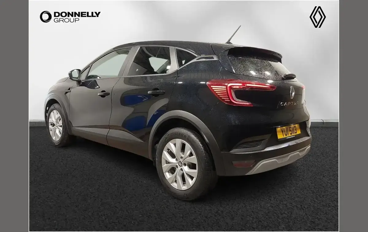 Usado Renault Captur Iconic 91 HP (66 kW) 2022 Preto SUV