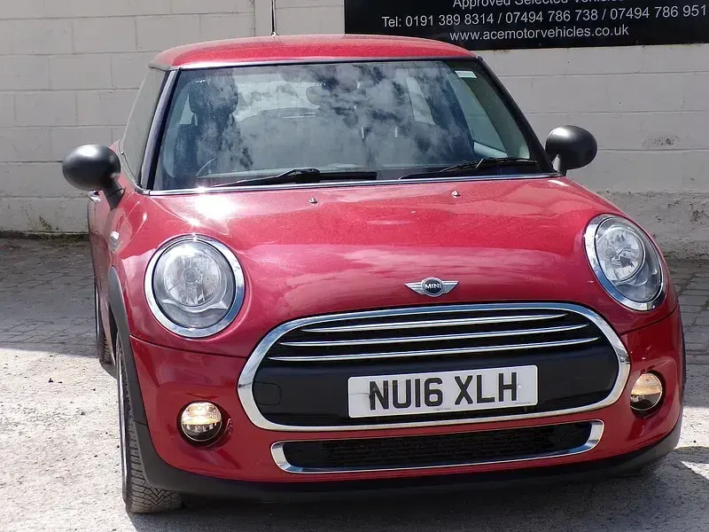 Used Mini ONE Hatch 102 HP (75 kW) 2016 Red Hatchback