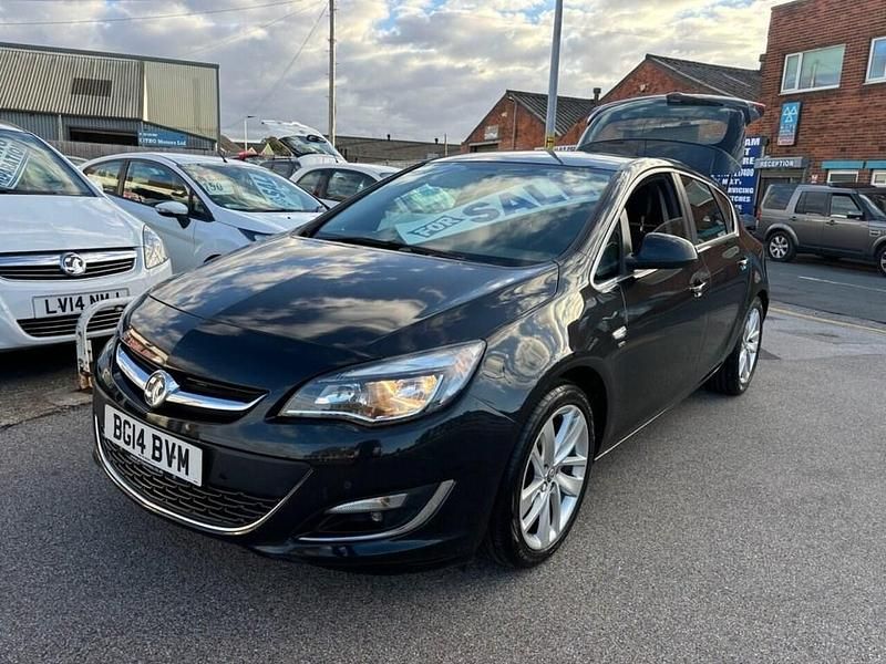 Used Vauxhall Astra SRi 115 HP (84 kW) 2014 Black Hatchback