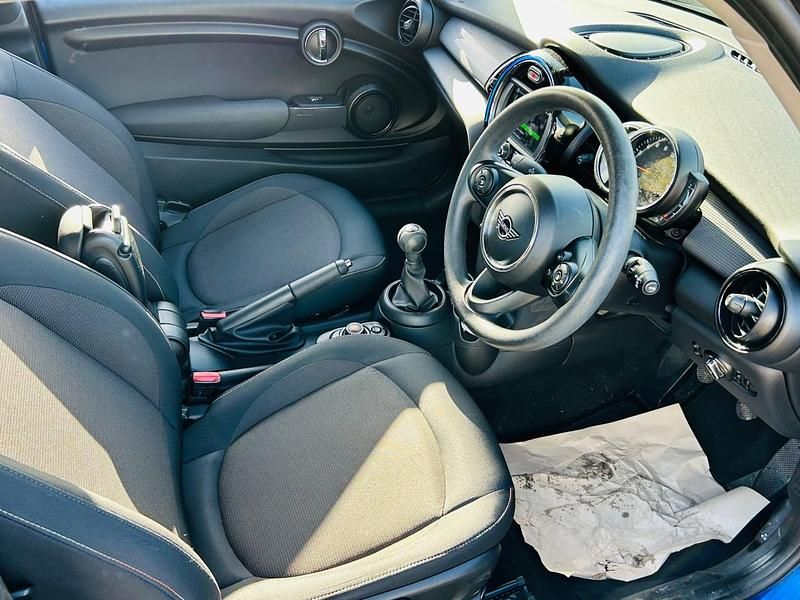 Used Mini Cooper Classic 136 HP (100 kW) 2019 Blue Hatchback