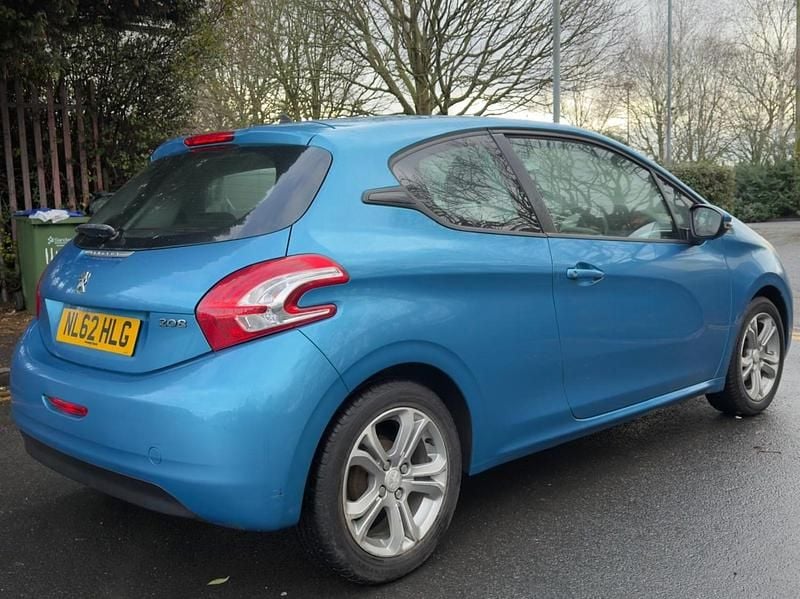 Used Peugeot 208 Active 82 HP (60 kW) 2012 Blue Hatchback