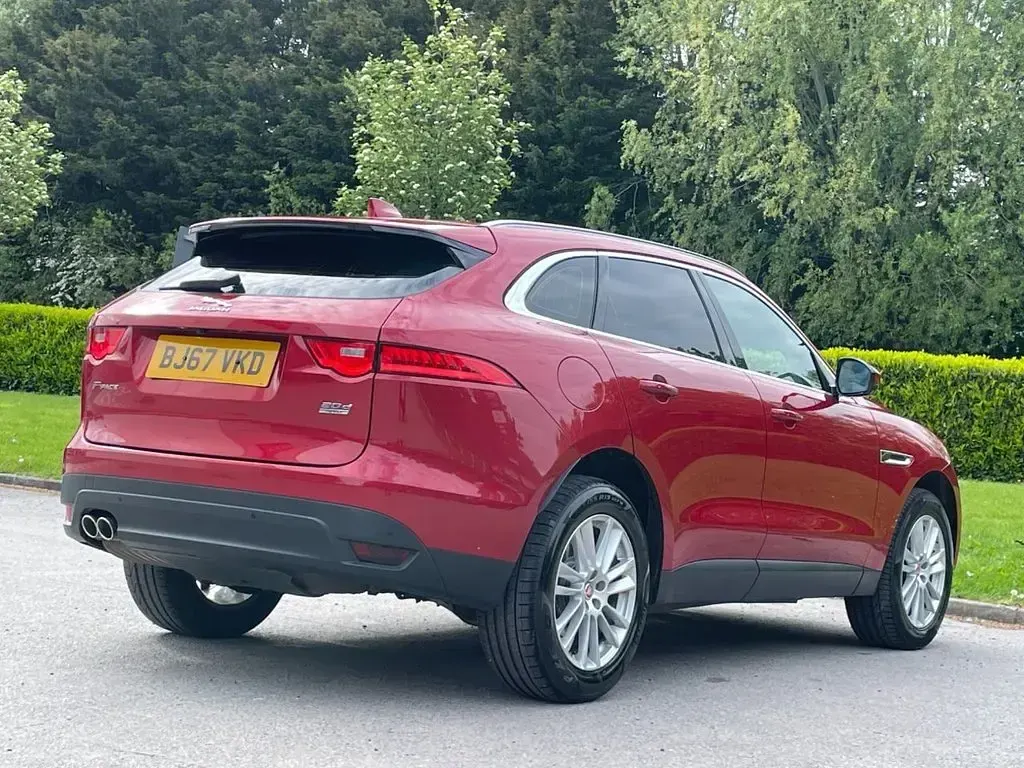 Used Jaguar F-Pace Portfolio 180 HP (132 kW) 2018 Red SUV