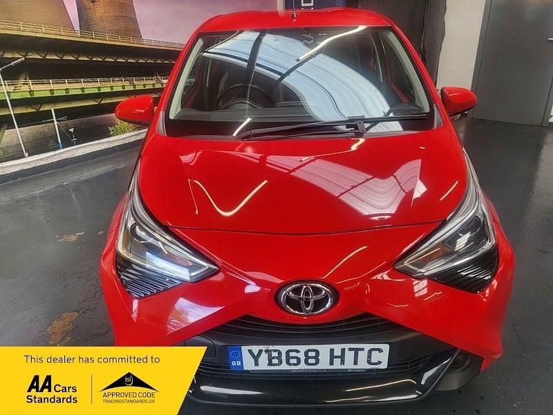 Used Toyota Aygo X-play 71 HP (52 kW) 2018 Red Hatchback