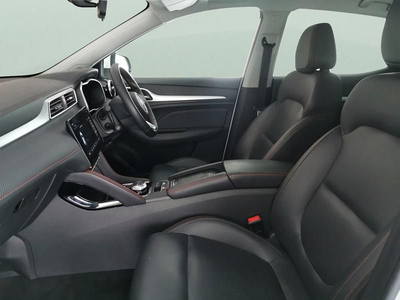 Used MG ZS Trophy 114 kW (156 HP) 2022 White SUV