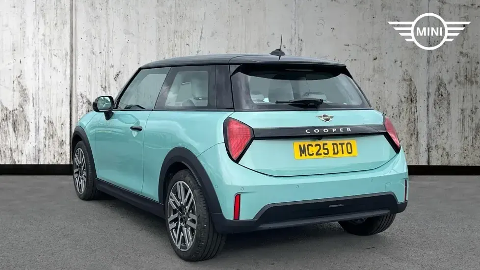 Used Mini Cooper Hatch 113 kW (154 HP) 2025 Green Hatchback