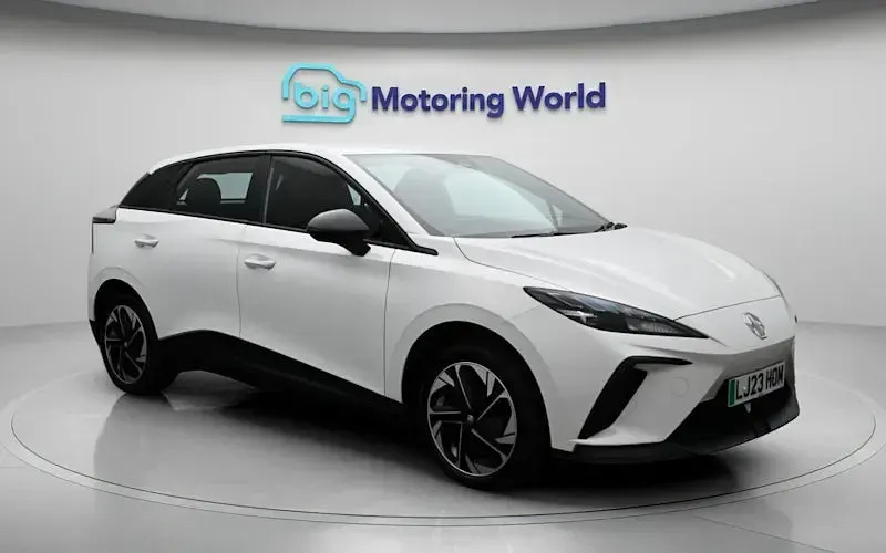 Używany MG MG4 EV SE 150 kW (204 KM) 2023 Biały Hatchback
