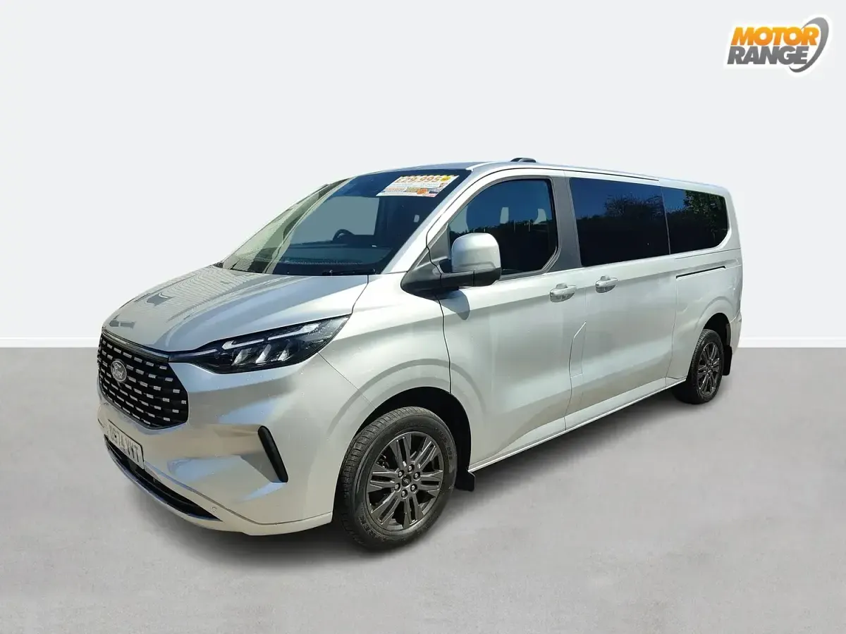 Usado Ford Tourneo Titanium 136 HP (100 kW) 2024 Prateado Monovolume