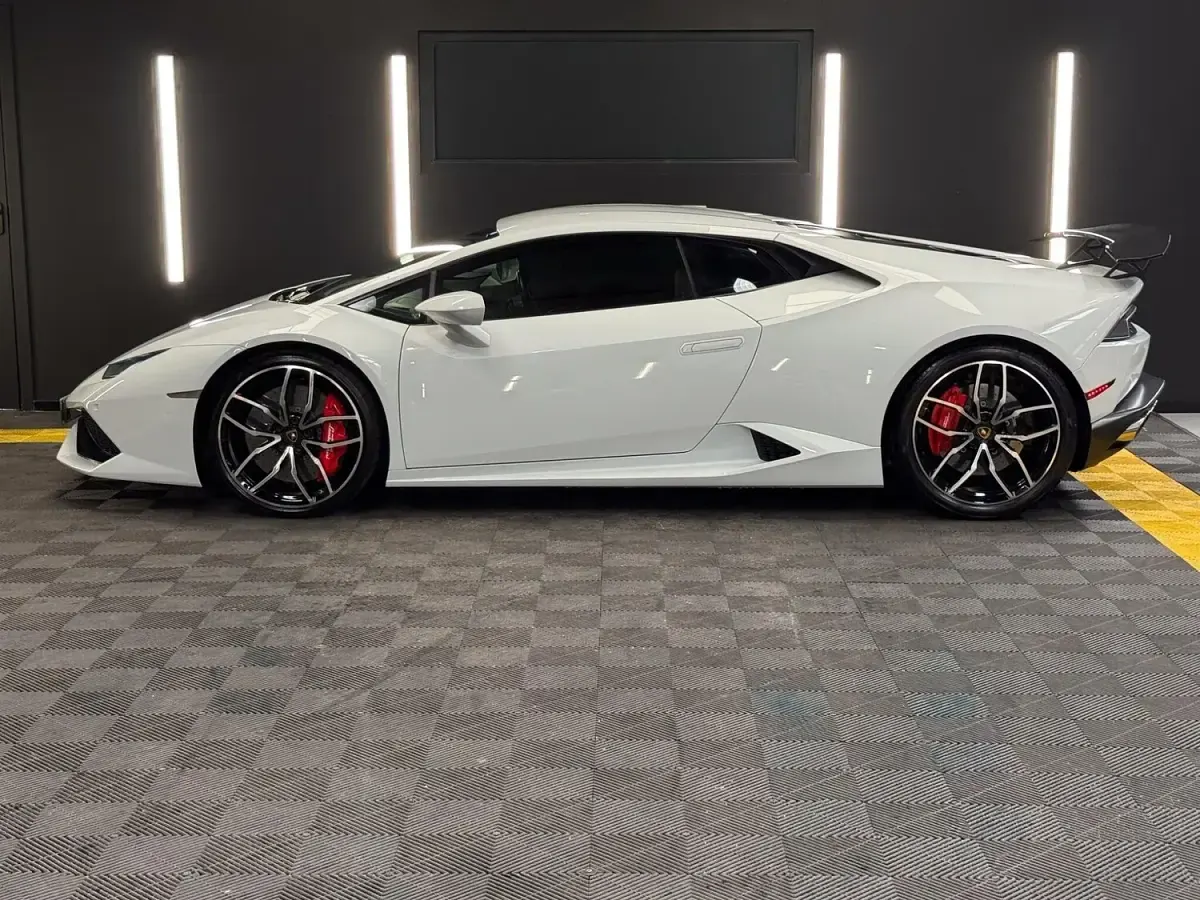 Used Lamborghini Huracán 610 HP (448 kW) 2015 White Coupe