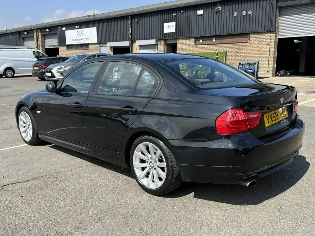 Used BMW 318 2009 Black Sedan