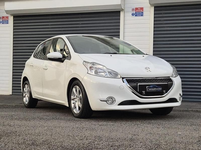 White Used 2013 Peugeot 208 Active Hatchback | £2,991 (Fair price) - Image 1/4
