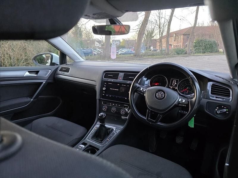 Used VW Golf VII SE 115 HP (84 kW) 2019 White Estate